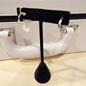 💥💥SOLD💥💥18K Real White Gold Small Hoop Earrings💫💞